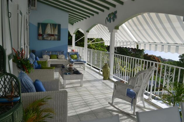 Spacious property 2 km away from the beach for 6 ppl. with shared pool