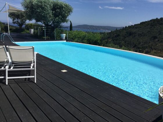 Villa for 8 ppl. with swimming-pool, sea view and garden at Grimaud