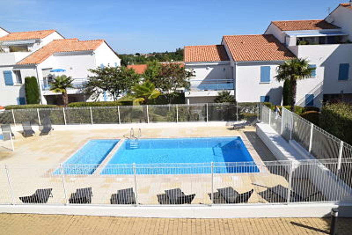 Swimming pool view House Vaux-sur-Mer