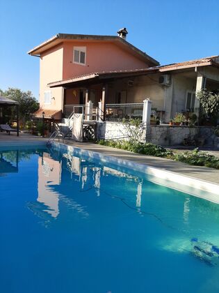 Villa 8 km away from the beach for 6 ppl. with shared pool at Augusta