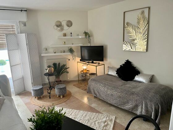 Studio 400 m away from the beach for 2 ppl. with terrace at Cannes
