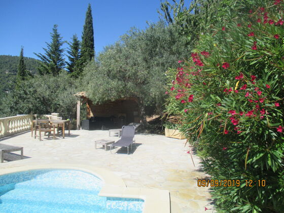Villa for 6 ppl. with swimming-pool, garden and terrace at Claviers