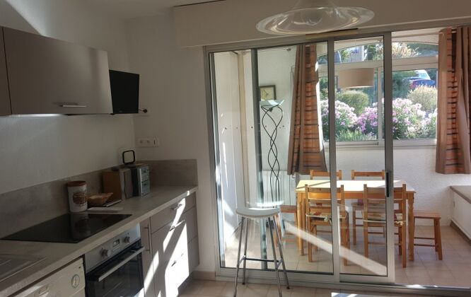 Amazing studio 1 km away from the beach for 4 ppl. at Sanary-sur-Mer