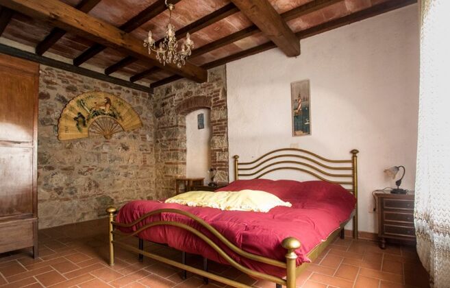 Spacious appartement for 7 ppl. with shared pool at Massa Marittima