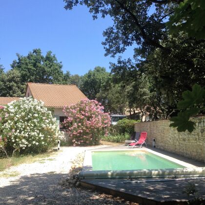 Villa für 9 Pers. mit Schwimmbad in Arpaillargues-et-Aureillac