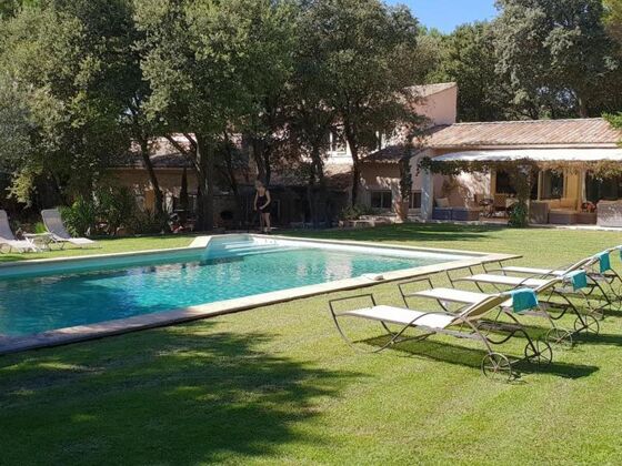 Spaziosa villa per 8 pers. con piscina, giardino e terrazza a Orange