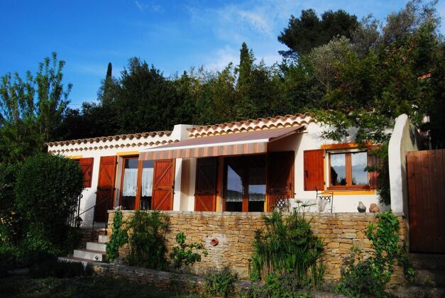 Bella casa a 5 km dalla spiaggia per 2 pers. con giardino a Ceyreste