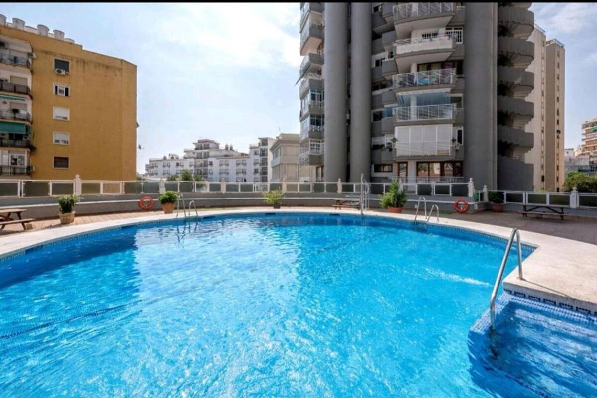 Vista a la piscina Apartamento Torremolinos