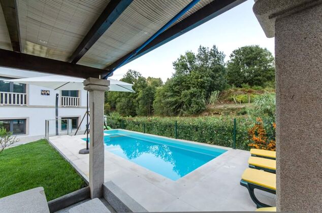 Villa per 6 pers. con piscina, vista mare e giardino a Cividade