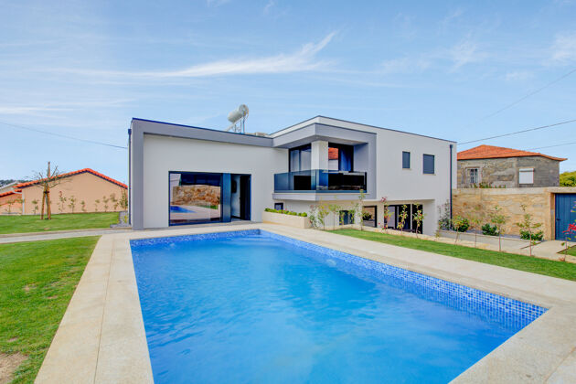 Villa para 6 pers. con piscina, jardín, terraza y balcón en Esposende