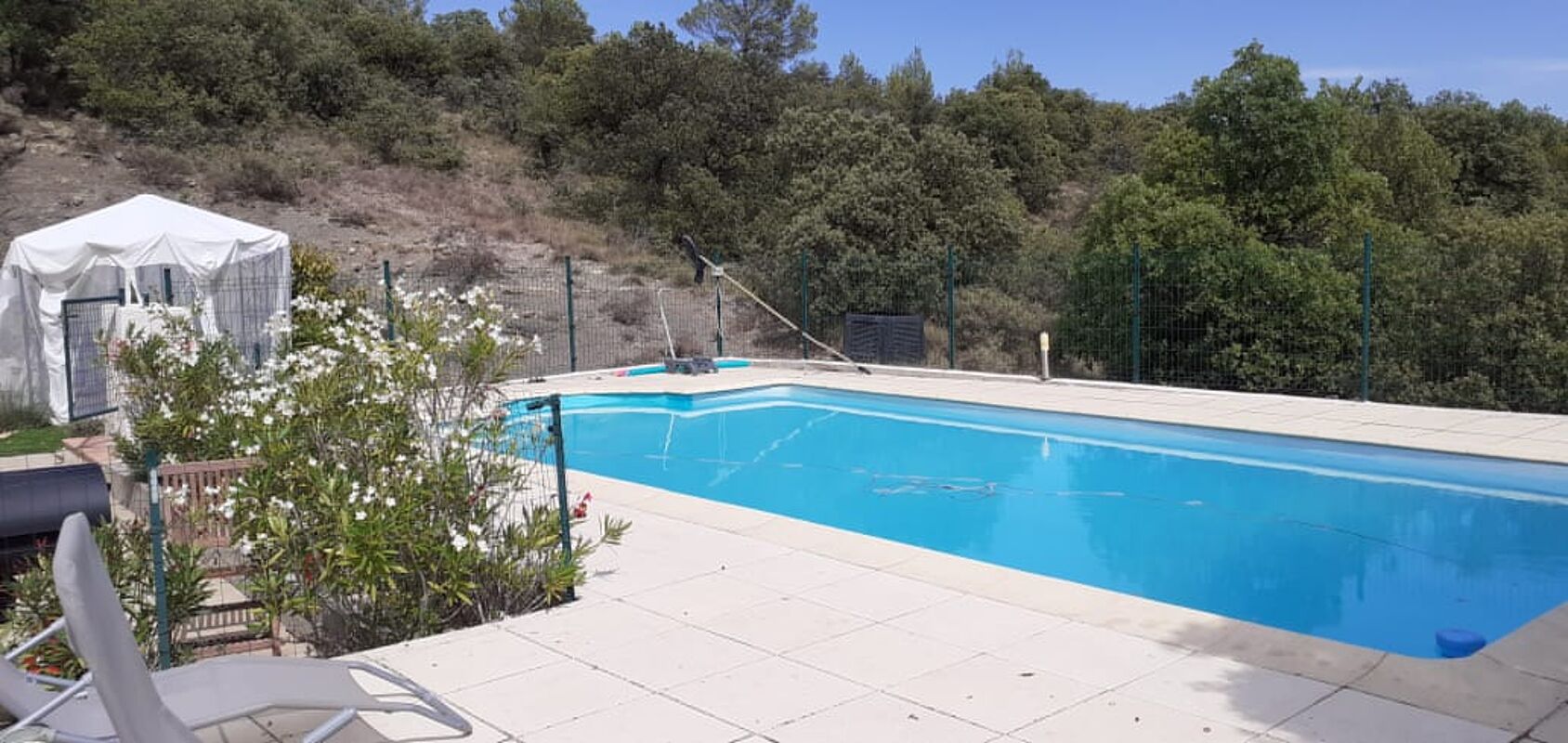 Vista a la piscina Villa Saint-Jean-du-Pin