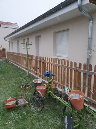 Amazing appartement for 3 ppl. with garden and terrace at Dijon