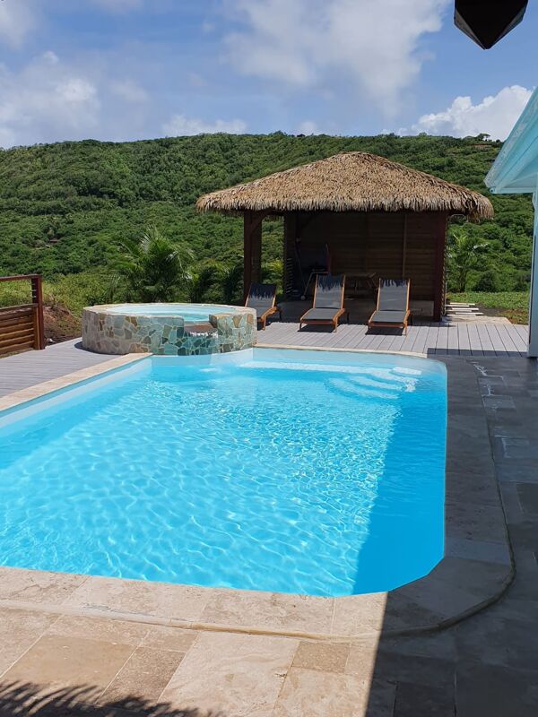 Vista sulla piscina Villa Le Marin