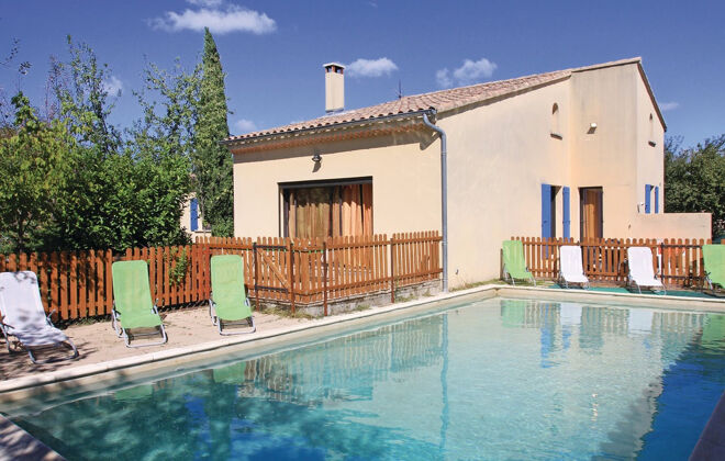 Villa for 12 ppl. with swimming-pool, garden and terrace at Grillon
