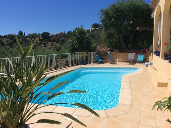Villa à 4 km de la plage pour 6 pers. avec piscine, jardin et terrasse