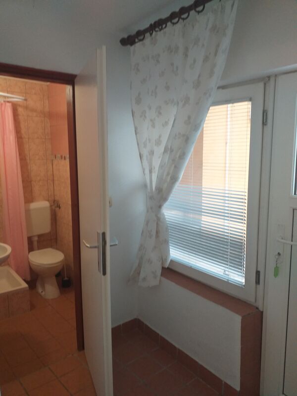 Toilet Apartment Vir
