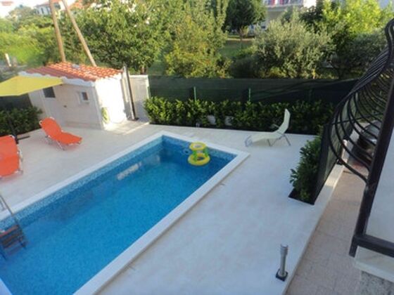 Appartement for 4 ppl. with shared pool and garden at Kaštel Novi