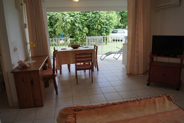 Studio 3 km away from the beach for 2 ppl. with garden at Le Moule