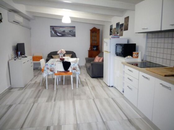 House 1 km away from the beach for 7 ppl. with sea view at Vasto