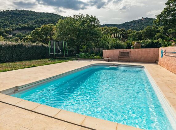 Jolie villa pour 4 pers. avec piscine et jardin à Le Plan-de-la-Tour
