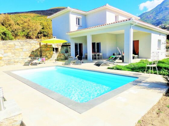 Villa 900 m vom Strand entfernt für 8 Pers. mit Schwimmbad in Farinole