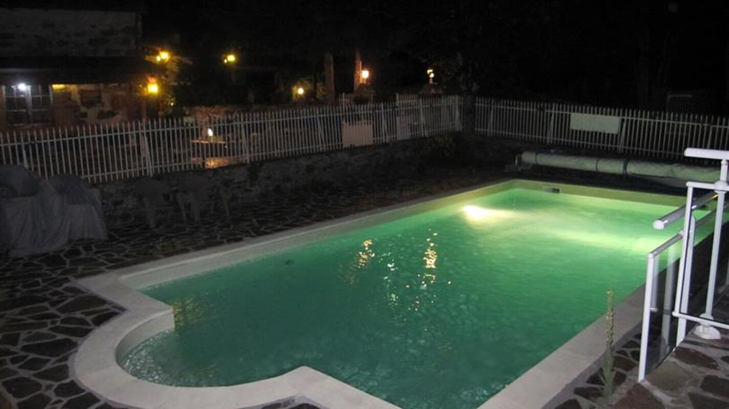 Vista sulla piscina Bungalow Argences-en-Aubrac