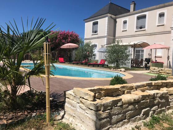 Villa for 15 ppl. with swimming-pool and garden at Saint-Cyr-sur-Loire