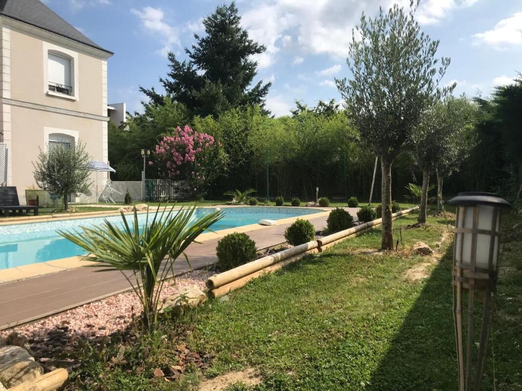 Vista sulla piscina Villa Saint-Cyr-sur-Loire
