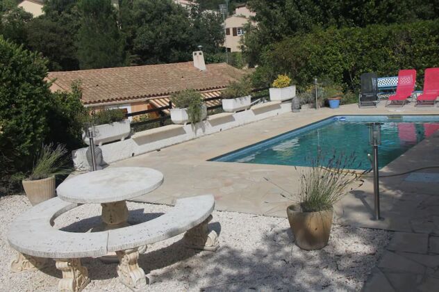 Appartement for 5 ppl. with shared pool and garden at Saint-Raphaël