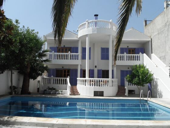 Big house for 9 ppl. with shared pool and terrace at Dúrcal
