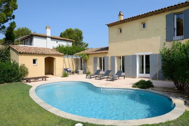 Villa für 9 Pers. mit Schwimmbad und Terrasse in Mallemort