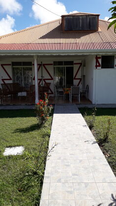 House 500 m away from the beach for 6 ppl. with garden at Port-Louis