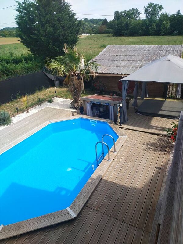 Swimming pool view Apartment Aiguillon