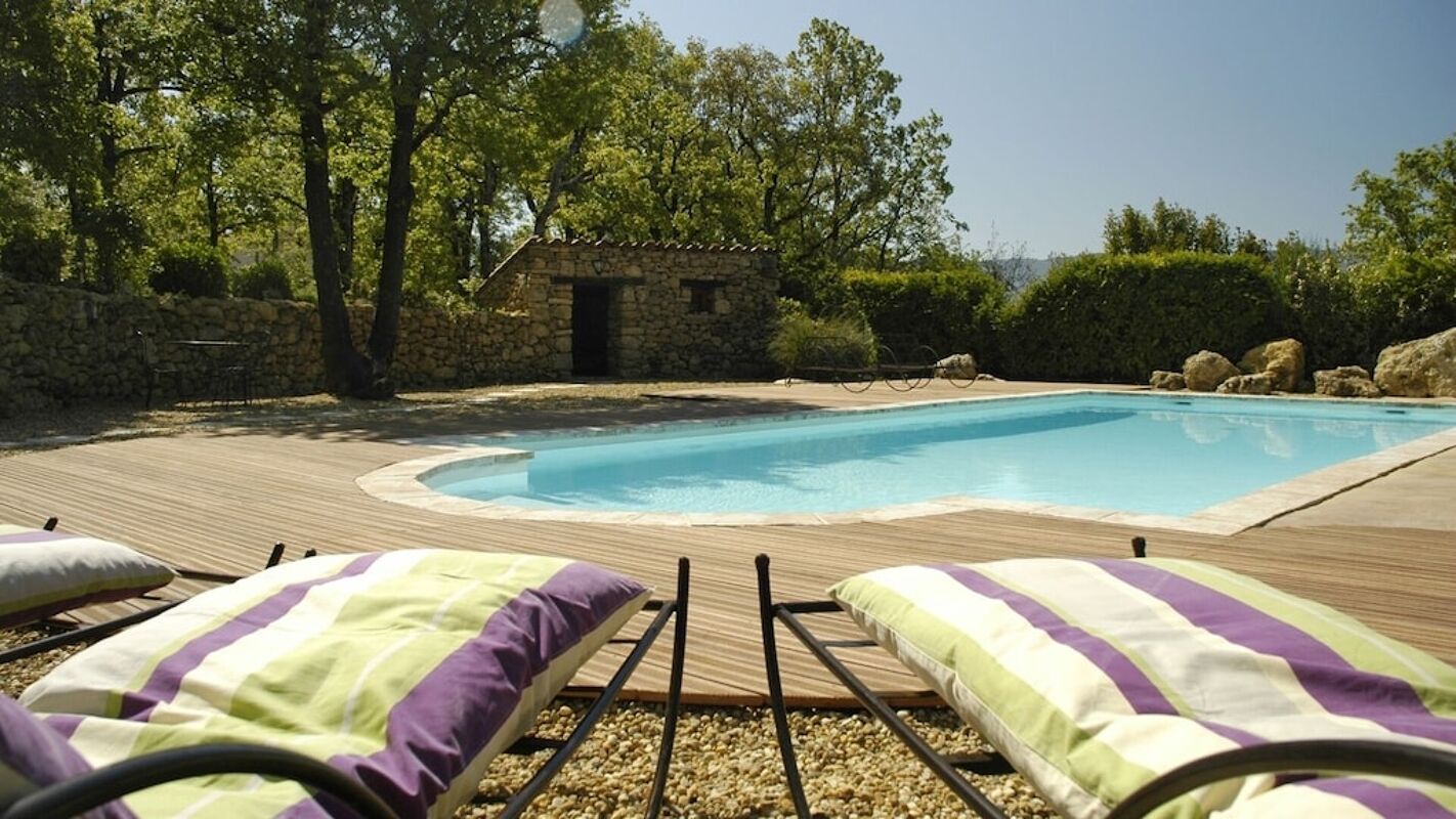 Vista sulla piscina Villa Caseneuve