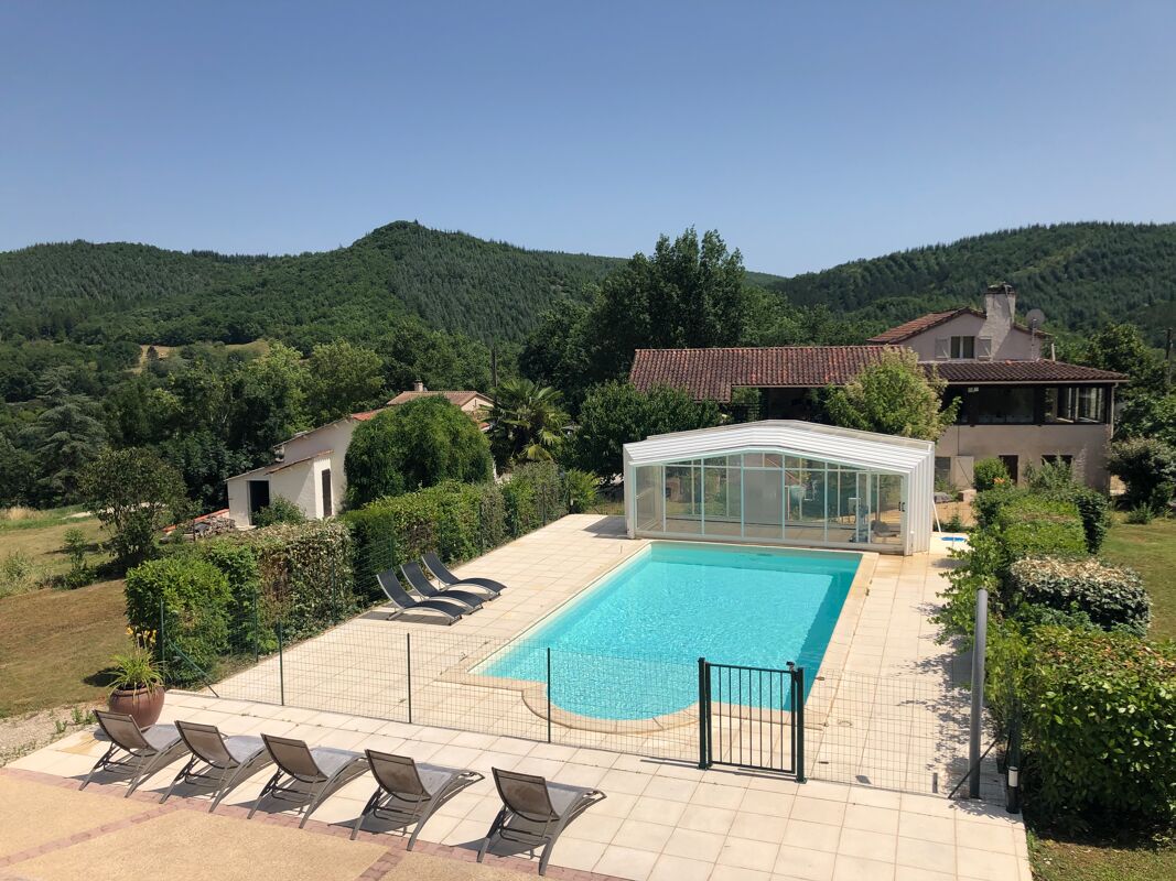 Vista a la piscina Casa Saint-Géry