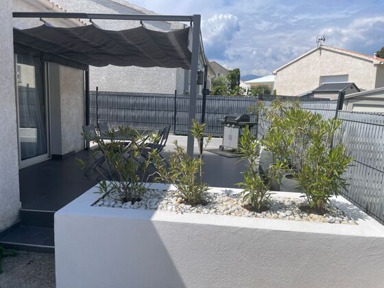 Apartamento para 6 pers. con piscina compartida y jardín en Cervione