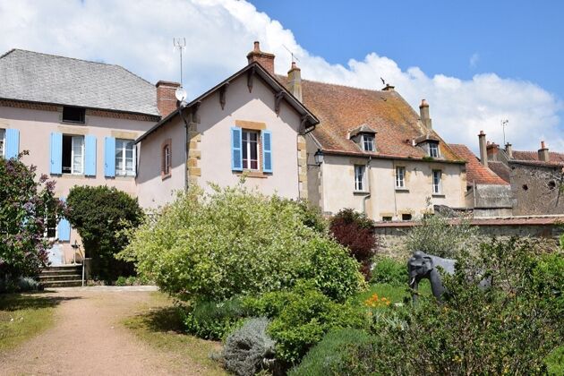Bella casa per 5 pers. con giardino e terrazza a Souvigny