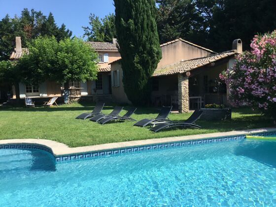 Villa para 6 pers. con piscina, jardín y terraza en Althen-des-Paluds