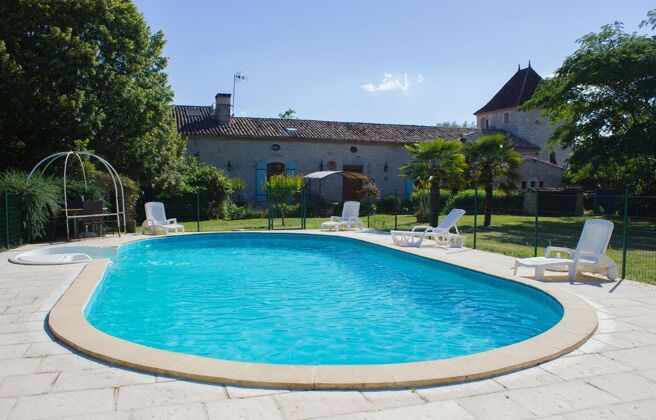 House for 13 ppl. with swimming-pool, jacuzzi and garden at Thénac