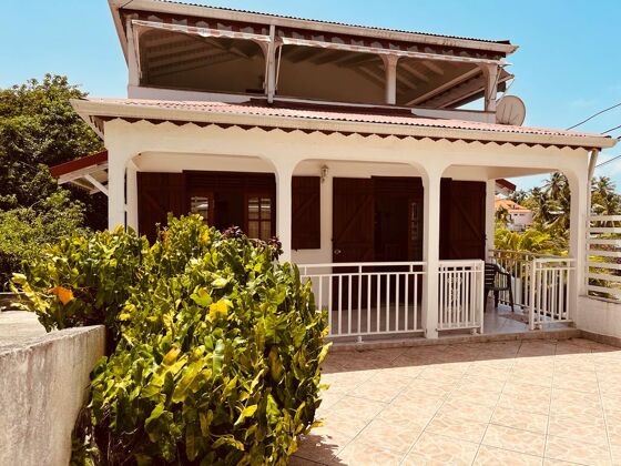 Villa 2 km away from the beach for 6 ppl. with sea view at Le Gosier