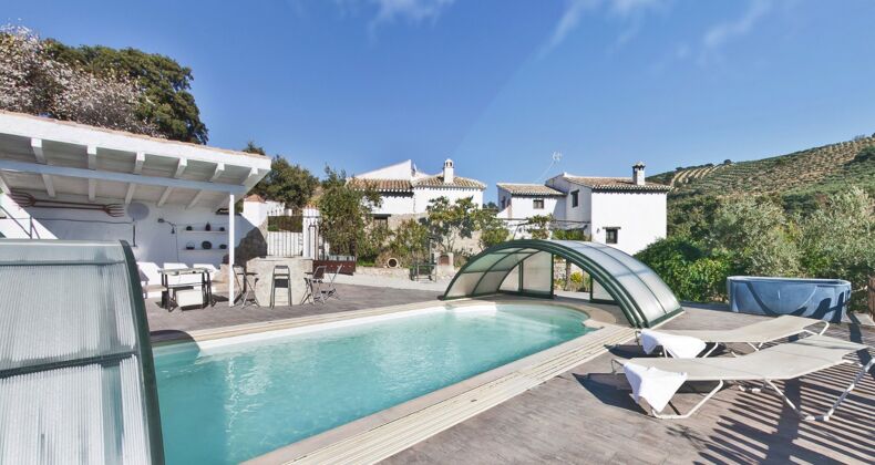 Villa for 21 ppl. with swimming-pool, jacuzzi and garden at Granada