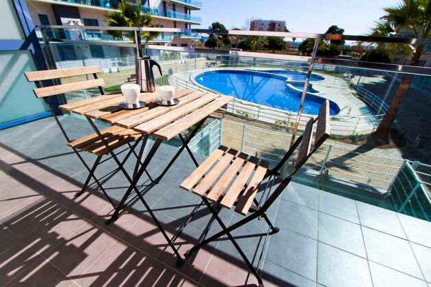 Apartamento a 500 m de la playa para 8 pers. con piscina compartida