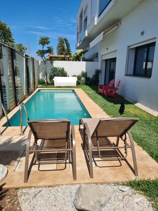 Villa a 6 km de la playa para 10 pers. con piscina, jardín y balcón