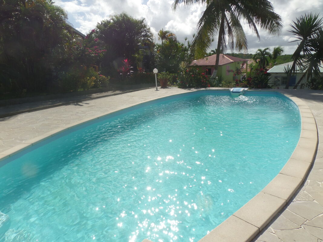 Swimming pool view Bungalow Petit-Canal