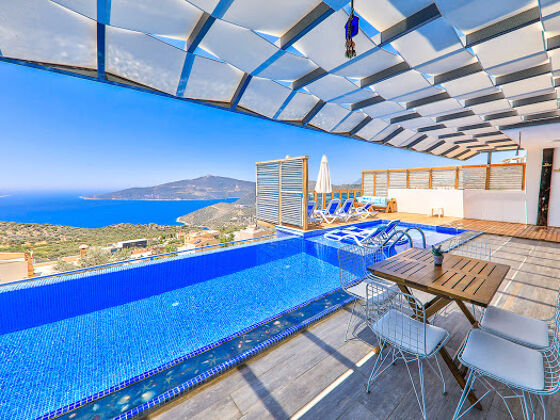 Villa 3 km away from the beach with swimming-pool and jacuzzi at Kaş