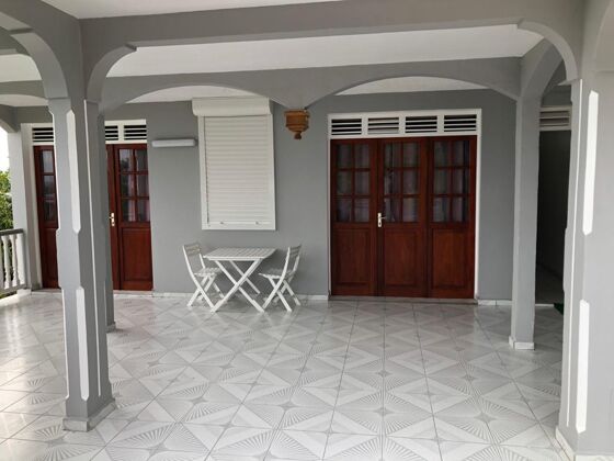 House for 6 ppl. with sea view, terrace and balcony at Pointe-Noire