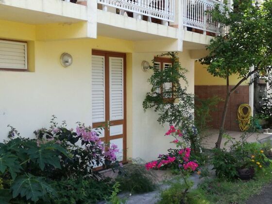 House for 4 ppl. with sea view and terrace at Les Anses-d'Arlet