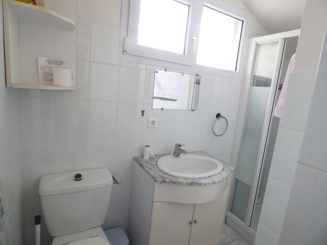 Salle de bains Appartement Montmartin-sur-Mer