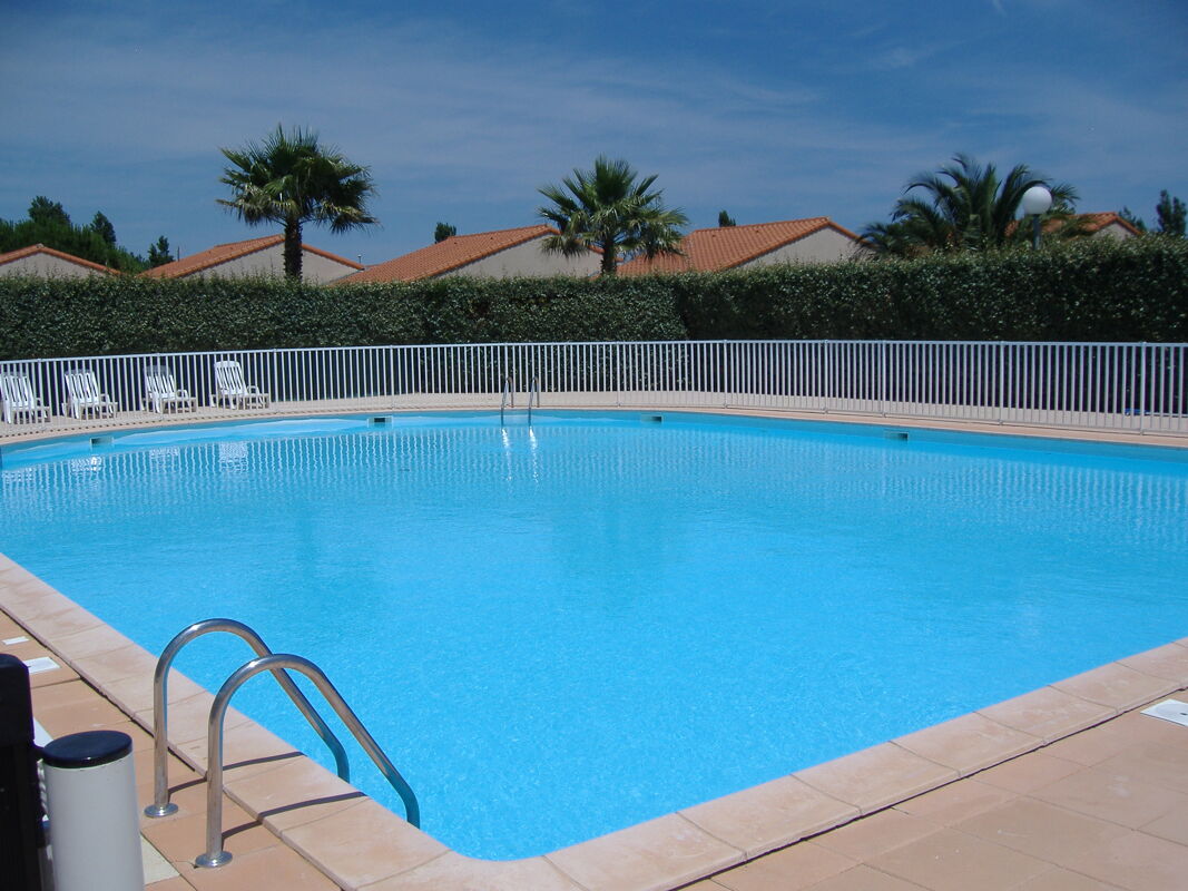 Vista sulla piscina Casa Torreilles