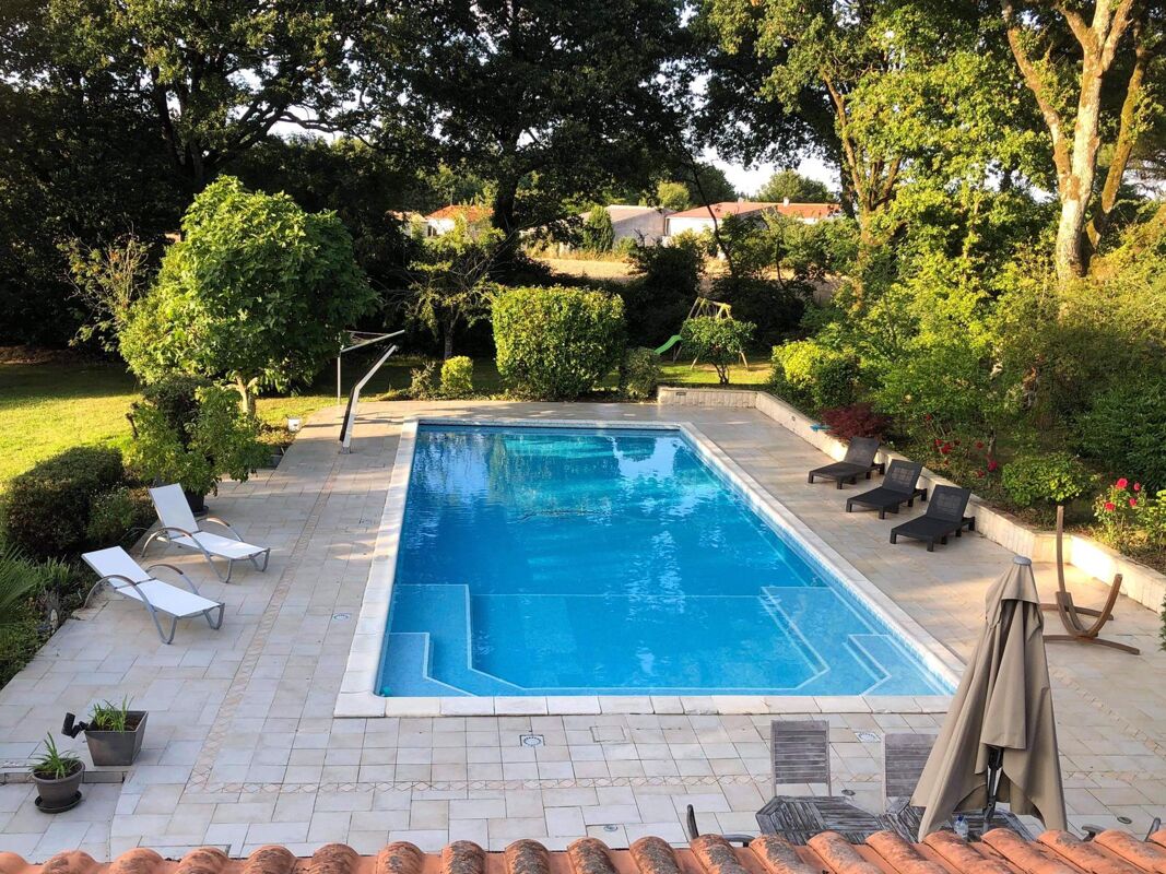 Swimming pool view House Saint-Georges-de-Pointindoux